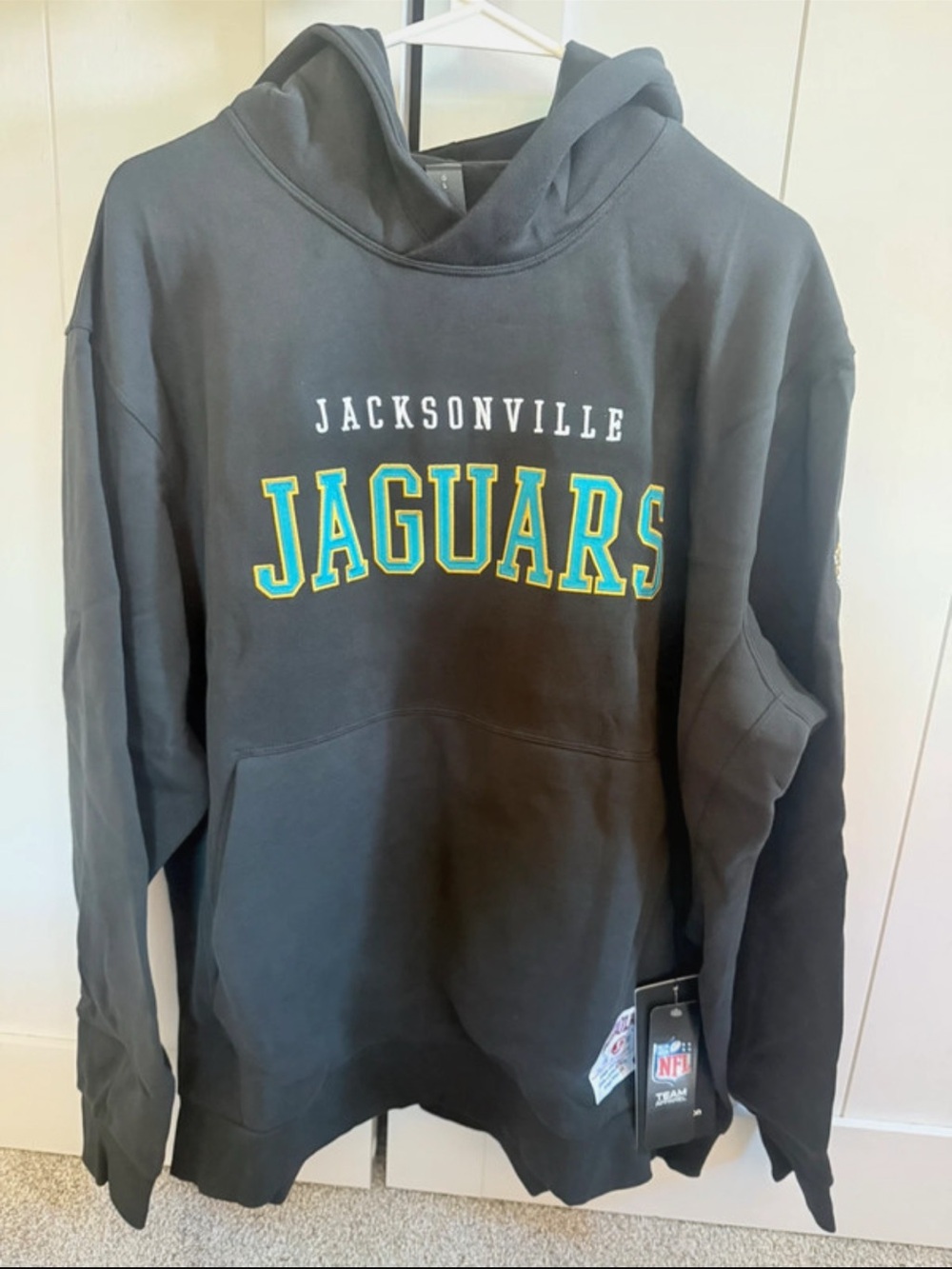 Lululemon NFL Jacksonville jaguars steady state pullover, size large, brand new